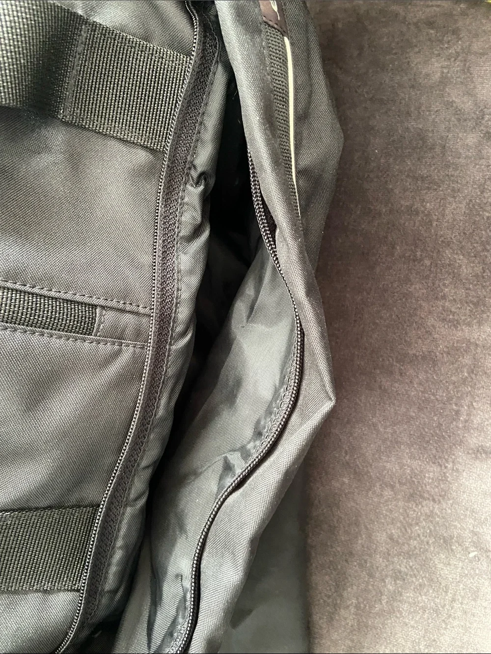 Eddie Bauer Black Men's gym Duffel with Shoulder Strap shoe compartment vguc